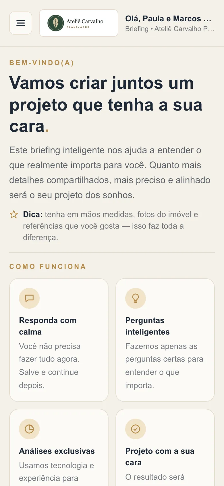Tela de boas vindas do briefing no celular, com o logo da loja.